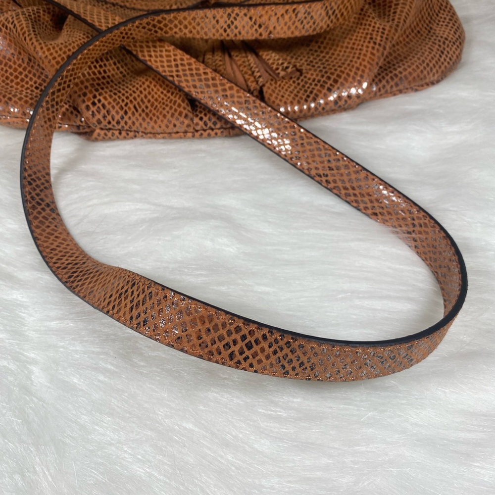 B Makowsky Reptile Print Leather Purse Tassels - Picture 16 of 16
